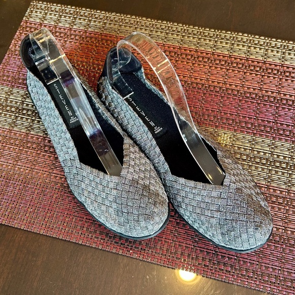 NIB Steve Madden Woven Metallic Silver Yoga Flats in Size 10 - Picture 8 of 12